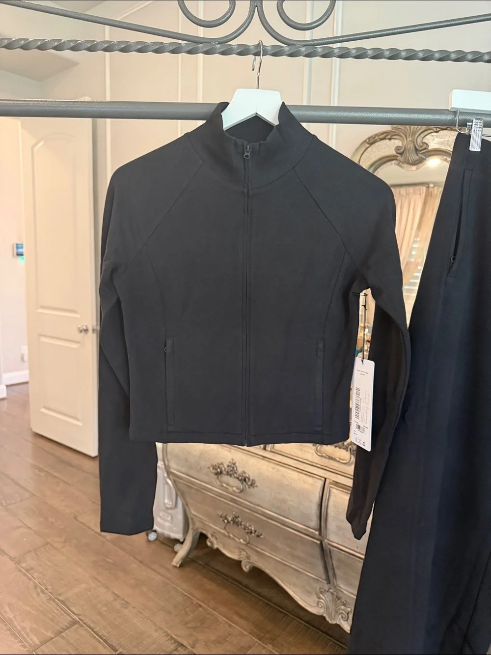 ALO Yoga description sway